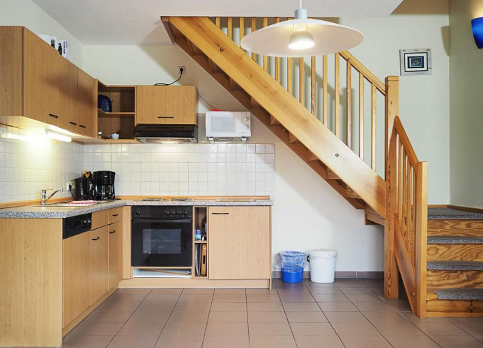 Küchenzeile mit Treppenaufgang