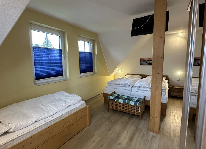 Schlafzimmer 2